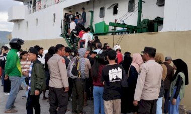 KP3-Laut-Pelabuhan-Reo-Laksanakan-Pengamanan-Kapal-Penumpang-di-Pelabuhan-Laut-Reo