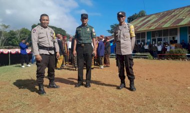 Pengamanan-Kegiatan-Masyarakat-oleh-Aipda-Ridwan-NLubalu-dan-Aipda-Kornelius-Jemarus-di-Rahong-Utara