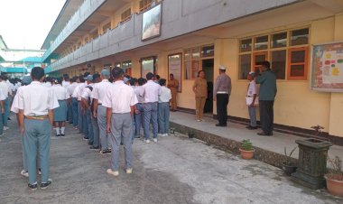 Sat.-Lantas-Polres-Manggarai-Laksanakan-Program-Police-Goes-to-School-di-SMA,-SMK,-dan-SMP-Karya-Ruteng