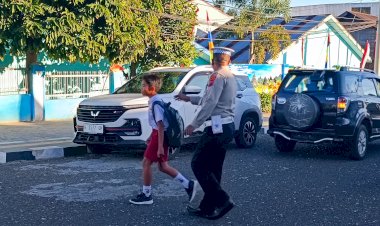 Sat.Lantas-Polres-Manggarai-Gatur-Lalu-Lintas-Pagi-untuk-Keamanan-dan-Kenyamanan-Pengguna-Jalan.