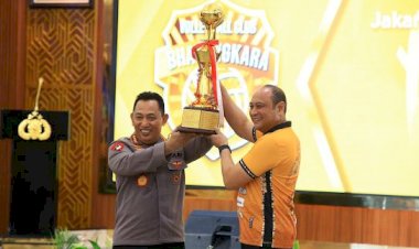 Penghargaan-Kapolri-untuk-Jakarta-Bhayangkara-Presisi-dan-Popsivo-Polwan-atas-prestasi-di-Proliga-2024