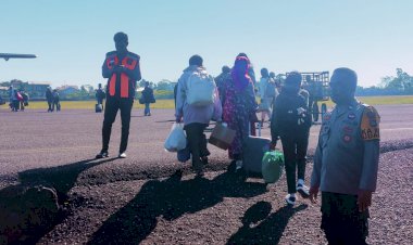 KP3-Udara-:-Pengamanan-Pesawat-di-Bandar-Udara-Frans-Sales-Lega-Ruteng-berlangsung-lancar