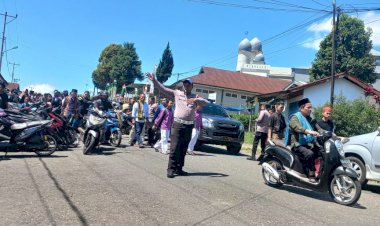 Polres-Manggarai-gelar-Pengamanan-dan-Pengaturan-Lalu-Lintas-Sholat-Jumat-di-Masjid-Agung-Baiturahman