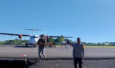KP3-Udara-:-Pengamanan-Pesawat-Penumpang-di-Bandar-Udara-Frans-Sales-Lega-Ruteng-berlangsung-Lancar