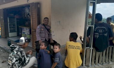 Bhabinkamtibmas-AIPDA-Kornelius-Jemarus-Gelar-Patroli-dan-Sosialisasi-Pencegahan-TPPO,-HPR,-serta-Kenakalan-Remaja-di-Kec.-Rahong-Utara