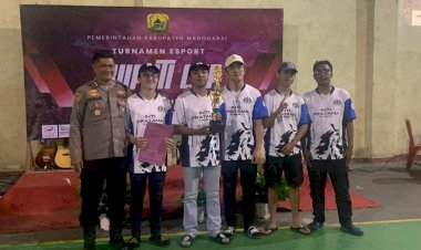 Kapolres-Manggarai-Hadiri-Final-dan-Penutupan-Turnamen-Esport-Mobile-Legends-Bupati-Cup