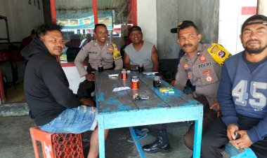 Bhabinkamtibmas-di-Kecamatan-Langke-Rembong-Patroli-dan-Sambang-Warga-di-wilayah-binaan.
