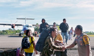 Pengamanan-Penerbangan-di-Bandara-Frans-Sales-Lega-Ruteng-oleh-Pospol-KP3-Udara