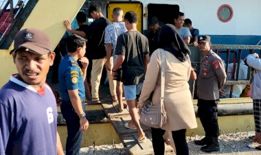 KP3-Laut-Pelabuhan-Reo-Amankan-Kedatangan-dan-Keberangkatan-Kapal-Penumpang-di-Pelabuhan-Laut-Reo