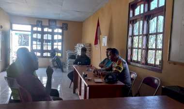 Bhabinkamtibmas-Kec.-Langke-Rembong-Mediasi-Masalah-Batas-Tanah-di-Kelurahan-Tenda