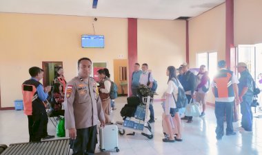 KP3-Udara-:-Pengamanan-di-Bandara-Frans-Sales-Lega-Ruteng-berlangsung-lancar