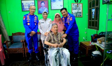 Kado-Alumni-Akpol-91-Bhara-Daksa-dalam-Rangka-33-Tahun-Pengabdian-ke-Pengasuh-saat-Taruna