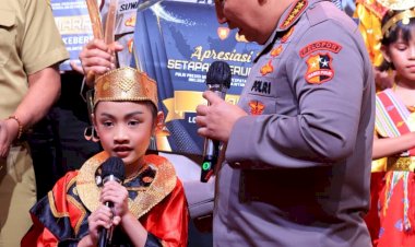 Kapolri-dan-Ketua-Bhayangkari-Sapa-Dua-Anak-Pemenang-Lomba-Setapak-Perubahan