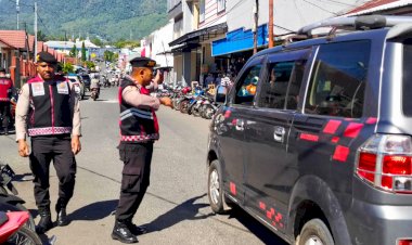 Sat-Samapta-Polres-Manggarai-Gelar-Patroli-Dialogis-dan-Pengaturan-Arus-Lalu-Lintas-di-Kota-Ruteng