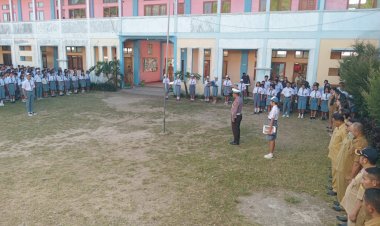 POLICE-GOES-TO-SCHOOL:-Unit-Kamsel-Sat-Lantas-Polres-Manggarai-Laksanakan-Upacara-Bendera-di-SMAK-St.-Thomas-Aquinas-Ruteng