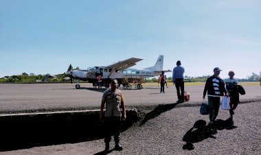 KP3-Udara-:-Pengamanan-di-Bandara-Frans-Sales-Lega-Ruteng-berlangsung-Lancar.