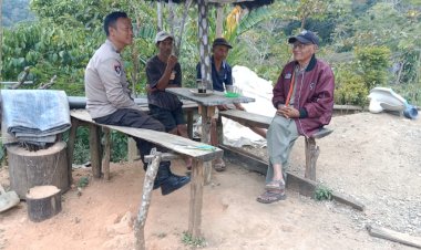 Patroli-dan-Penggalangan-oleh-Anggota-Piket-Polsek-Cibal,-Jaga-Situasi-Kamtibmas