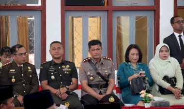 Kapolres-Manggarai-Hadiri-Rapat-Paripurna-Pengambilan-Sumpah-Janji-Anggota-DPRD-Kabupaten-Manggarai-Masa-Bakti-2024-2029