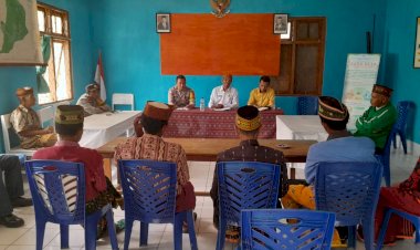 Bhabinkamtibmas-:-Mediasi-Kasus-Pencurian-Buah-Cengkeh-Berhasil-Diselesaikan-dengan-Damai