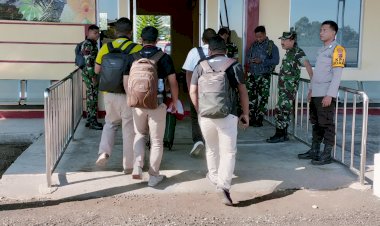 KP3-Udara-:-Pengamanan-Pesawat-di-Bandara-Frans-Sales-Lega-Ruteng,-berlangsung-lancar.