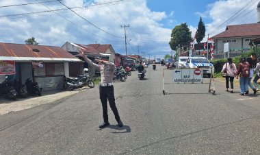 Sat-Lantas-Polres-Manggarai-Gelar-Pengamanan-Lalu-Lintas-Selama-Sholat-Jumat-di-Masjid-Agung-Baiturahman-Ruteng