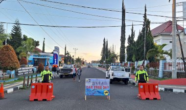Sat-Lantas-Polres-Manggarai-Pasang-Barrier-dalam-Rangka-Car-Free-Day-di-Ruteng