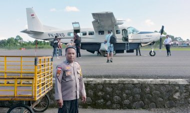 KP3-Udara-Frans-Sales-Lega-Ruteng-Amankan-Kedatangan-dan-Keberangkatan-Pesawat