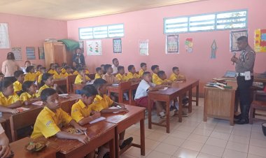 Sat.-Lantas-Polres-Manggarai-gelar-Kegiatan-Polisi-Sahabat-Anak-Sosialisasikan-Kesadaran-Berlalu-Lintas-sejak-dini.