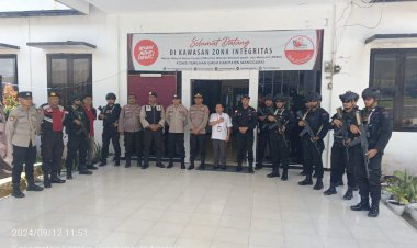 Patroli-Gabungan:-Polres-Manggarai-dan-Brimob-Kompi-2-Yon-B-Pelopor-Ciptakan-Situasi-Kamtibmas-Aman-Selama-Operasi-Mantap-Praja-2024