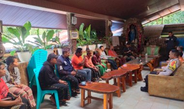 Bhabinkamtibmas-Langke-Rembong-Mediasi-Kasus-Pencurian-Cengkeh-Kering-Milik-Pastoran-Paroki-Ekaristi-Kudus-Ka-Redong