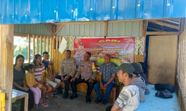 Kapolsek-Cibal-Pimpin-Giat-Jumat-Curhat-Respon-Keluhan-Warga-di-Kelurahan-Pagal