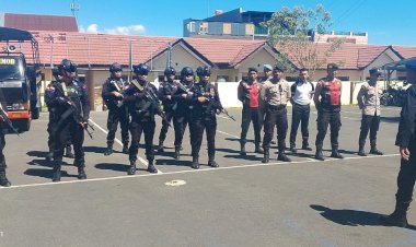 Patroli-Gabungan-Polres-Manggarai-dan-Brimob-Kompi-2-Yon-B-Pelopor-Ciptakan-Situasi-Kondusif-Jelang-Pilkada