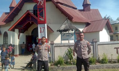 Polsek-Cibal-Terjunkan-Personel-untuk-Pengamanan-Perayaan-Misa-di-Gereja-Kristus-Raja-Pagal