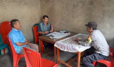 Patroli-Bhabinkamtibmas-di-Kecamatan-Rahong-Utara,-Cegah-TPPO-dan-Himbauan-Pilkada-Damai.