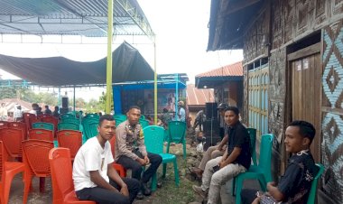 Bhabinkamtibmas-Briptu-Richard-Mandiri-Amankan-Kegiatan-Masyarakat-di-Satarmese-Barat