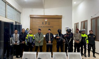 Patroli-Gabungan-Polres-Manggarai-dan-Brimob-Jaga-Situasi-Kamtibmas-Tetap-Kondusif-Jelang-Pilkada-Serentak