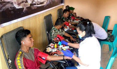 Polres-Manggarai-Berpartisipasi-dalam-Bhakti-Sosial-Donor-Darah-HUT-TNI-ke-79-di-Kodim-1612-Manggarai