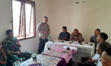 Bhabinkamtibmas-dan-Babinsa-Lakukan-Sosialisasi-Pencegahan-TPPO-dan-HPR,-serta-Himbauan-Pilkada-Damai-2024-di-Desa-Dimpong