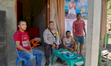 Patroli-dan-Himbauan-Kamtibmas-di-Kampung-Teras,-Desa-Liang-Bua-untuk-mencegah-Tindak-Pidana-Perdagangan-Orang-(TPPO),-Hewan-Penular-Rabies-(HPR),-dan-kenakalan-remaja.