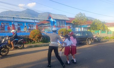 Sat.Lantas-Polres-Manggarai-Laksanakan-Pengamanan-dan-Pengaturan-Lalu-Lintas-Rutin