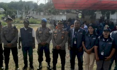 Kapolsek-Reo-beserta-Anggota-Polsek-Memastikan-Kampanye-Paket-MARON-di-Kecamatan-Reok-dan-Reok-Barat-Berjalan-Aman-dan-Lancar