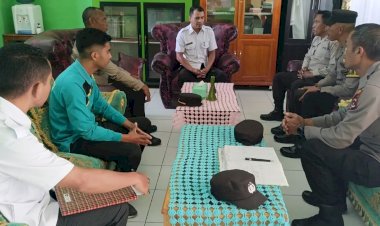 Bhabinkamtibmas-Polres-Manggarai-melaksanakan-kegiatan-Sambang-di-SMP-Imaculata-Ruteng-Terkait-Kasus-Bullying
