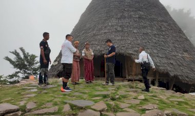 Kapolres-Manggarai-Bersama-Dir-Pamobvit-Polda-NTT-Gelar-Patroli-Wisata-ke-Desa-Adat-Wae-Rebo