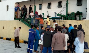 KP3-Laut-Pelabuhan-Reo-Lakukan-Pengamanan-Kapal-Penumpang-di-Pelabuhan-Laut-Reo