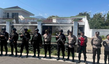 Patroli-Gabungan-Polres-Manggarai-dan-Kompi-2-Yon-B-Pelopor-dalam-Operasi-Mantap-Praja-2024