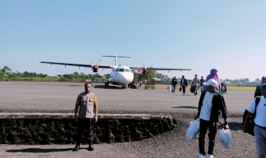 KP3-Udara-Lakukan-Pengamanan-Penerbangan-di-Bandara-Frans-Sales-Lega-Ruteng