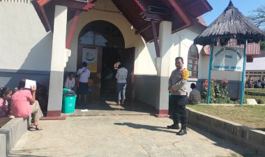 Polsek-Cibal-Gelar-Pengamanan-Perayaan-Misa-di-Gereja-Paroki-Kristus-Raja-Pagal