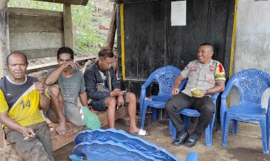 Petugas-Bhabinkamtibmas-Melaksanakan-Sambang-dan-Patroli-di-Dusun-Waka,-Kab.Manggarai