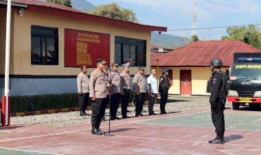 Jaga-Soliditas,-Kapolres-Manggarai-Pimpin-Apel-Bersama-Personel-Brimob-Kompi-2-Pelopor-Batalyon-B-Manggarai