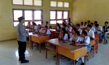 Bhabinkamtibmas-lakukan-Sosialisasi-Penerimaan-Anggota-Polri-TA-2025-di-SMA-Negeri-2-Satar-Mese-Langke-Majok